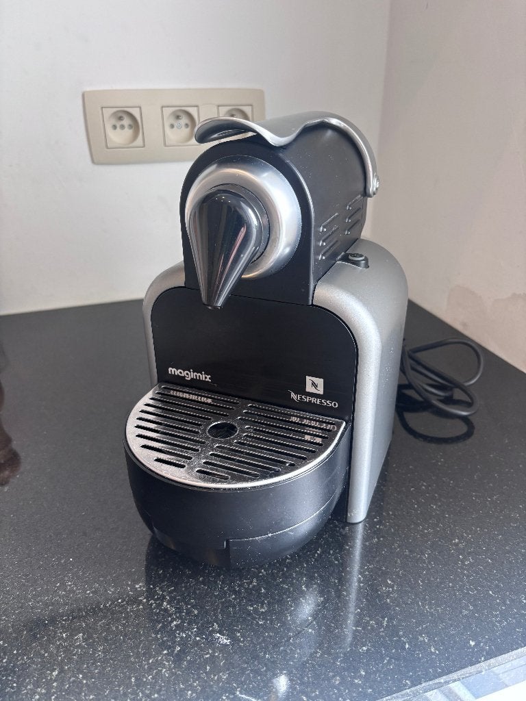 Nespresso Magimix M100 koffiezetapparaat, Elektronische apparatuur, Koffiezetapparaten, Ophalen, Gebruikt, Espresso apparaat, 1 kopje