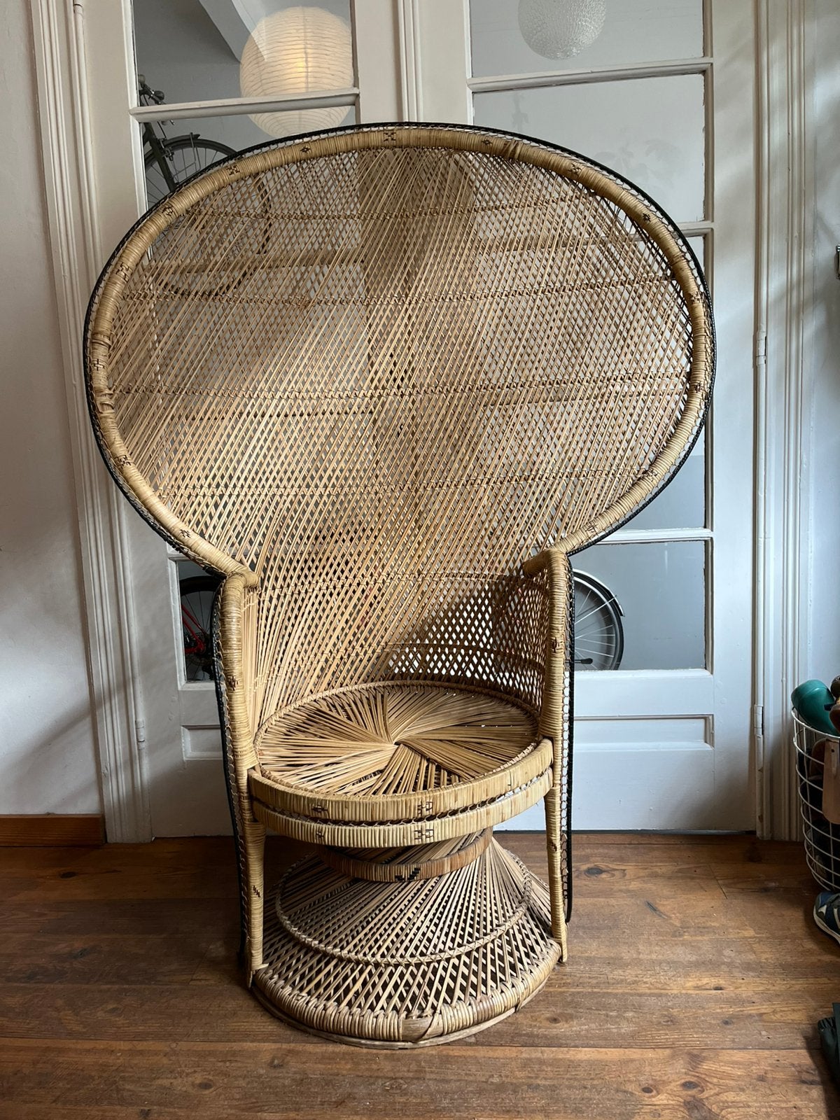 Grote vintage Emmanuelle of peacock chair, Ophalen