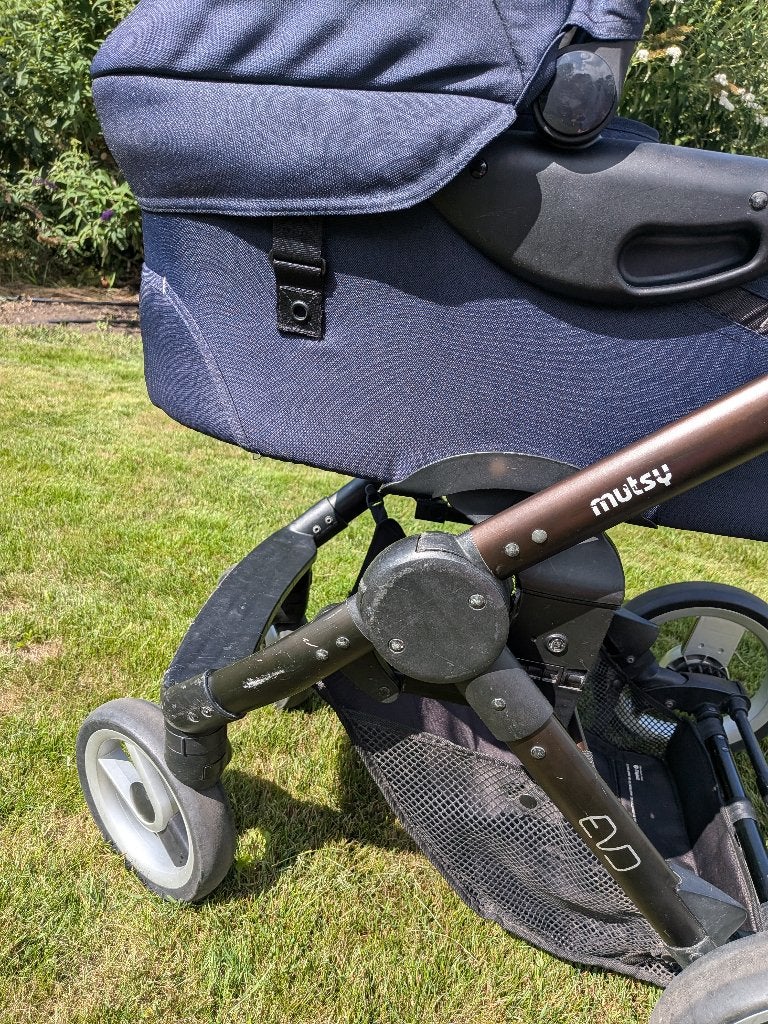 Mutsy kinderwagen met wieg, Kinderen en Baby's, Buggy's, Gebruikt, Overige merken, Verstelbare rugleuning, Voetenzak, Zonnekap