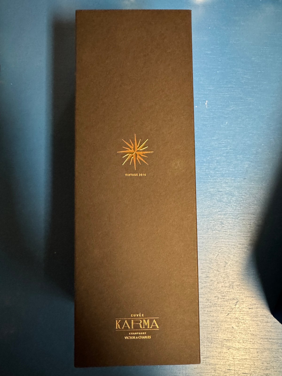 Champagne Victor & Charles - Cuvée Karma - Diamond - Giftbox, Collections, Vins, Comme neuf, Champagne, Enlèvement