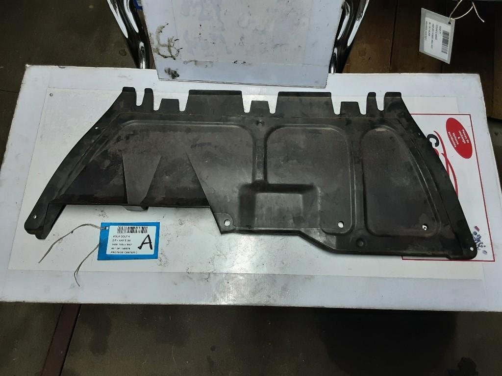 CACHE SOUS MOTEUR Volkswagen Golf IV (1J1) (1J0825237R), Volkswagen, Mevr. I. Hauben, Utilisé, Rue de l'Espoir 34 34
4030  GRIVEGNÉE, BE