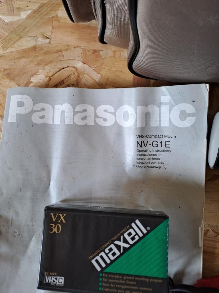 vintage Panasonic NV-G1E VHS-Compact Movie camcorder set, Ophalen