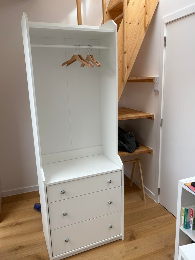 Armoire ouverte IKEA - poignées Zara Home, Maison & Meubles, Enlèvement