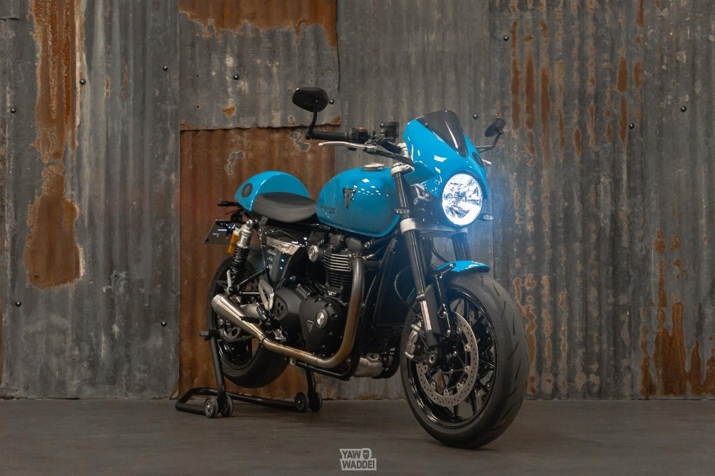 Triumph Speed Twin 1200: Custom cafe-racer in Miami Blue, Motoren, Motoren | Triumph, 2 cilinders, Occasion, Motorrijbewijs A