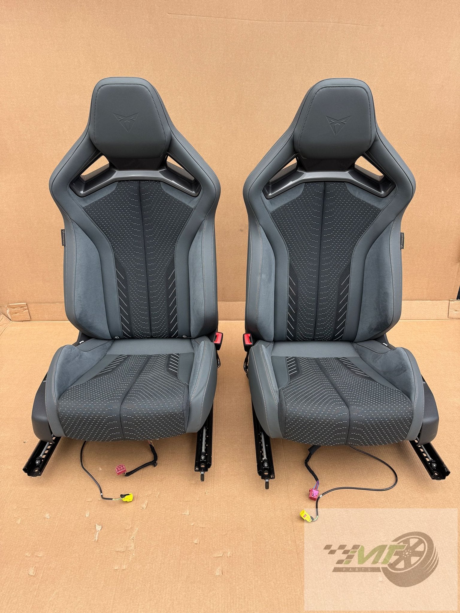 Cupra Formentor Leon Schalensitze schaalstoel bucket seat, - Autovía A-2, Km 585 08760 Martorell (Barcelona) Espana, - customercare@seat.es