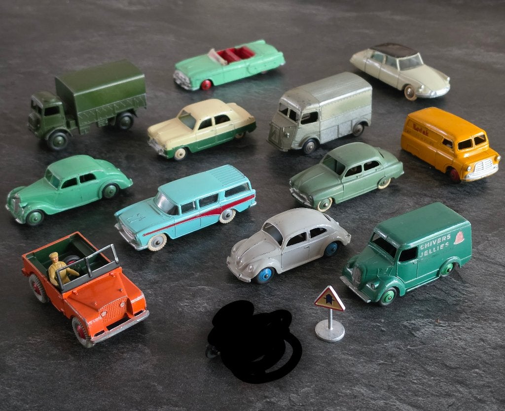 Lot van 12 Oude DINKY TOYS Auto's Meccano Ltd, Hobby en Vrije tijd, Ophalen of Verzenden, Gebruikt, Auto, Dinky Toys