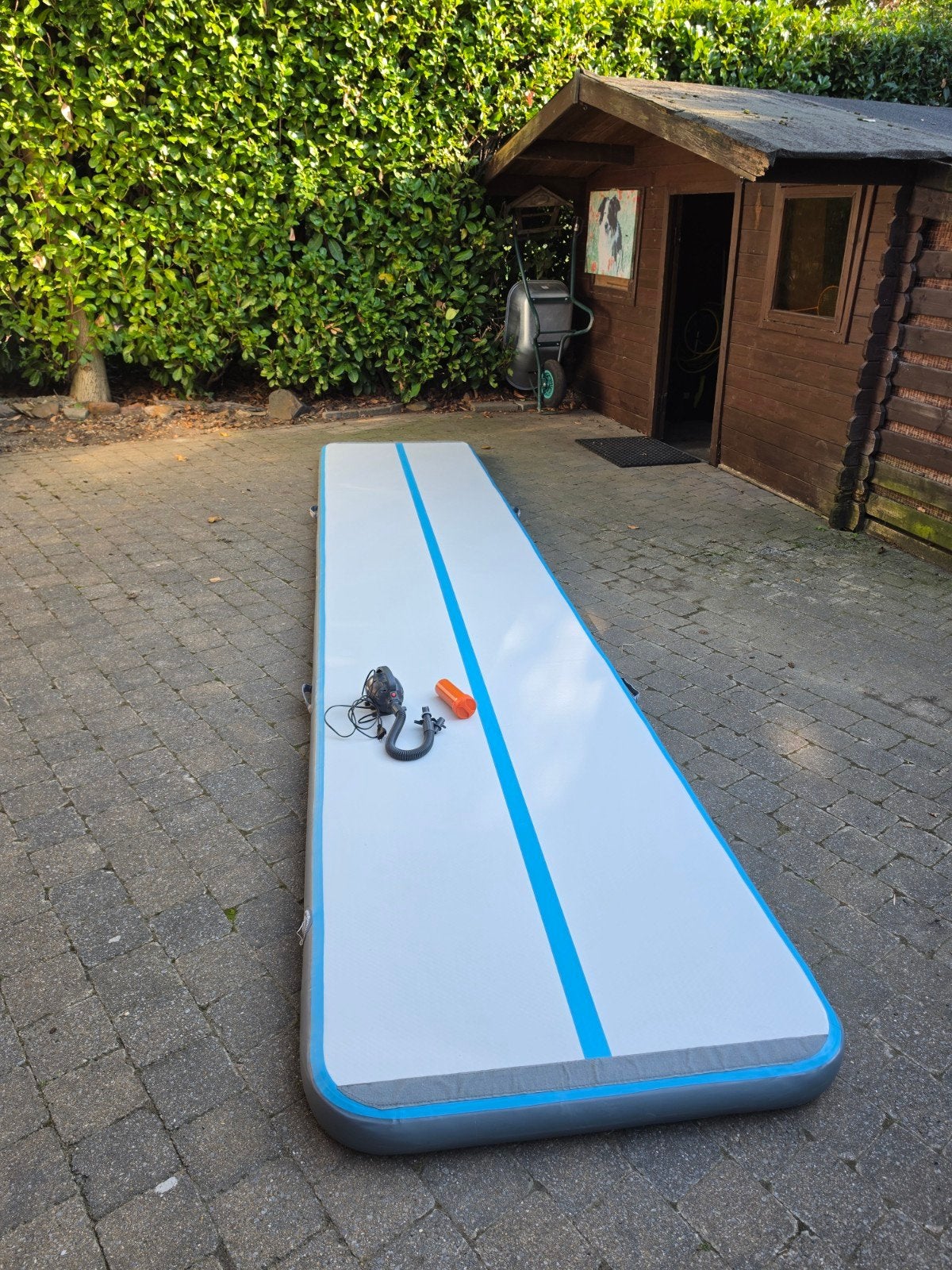Airtrack wit blauw 5m x 1m  10cm dik, in perfecte staat., Sports & Fitness, Enlèvement, Comme neuf, Bleu