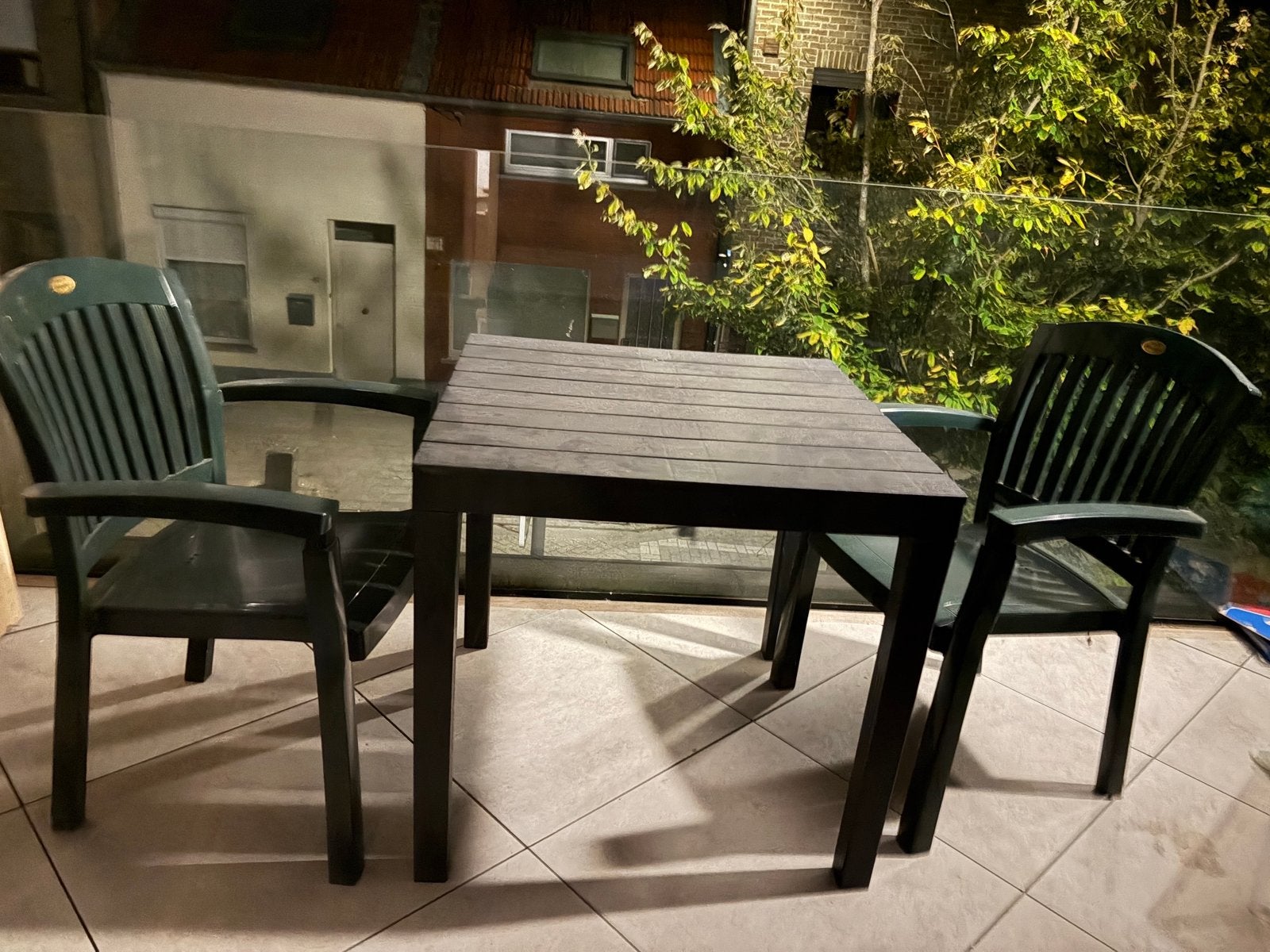 Outdoor tafel + 2 stoelen, Tuin en Terras, Tuinsets en Loungesets, Gebruikt, Kunststof, 2 zitplaatsen, Ophalen