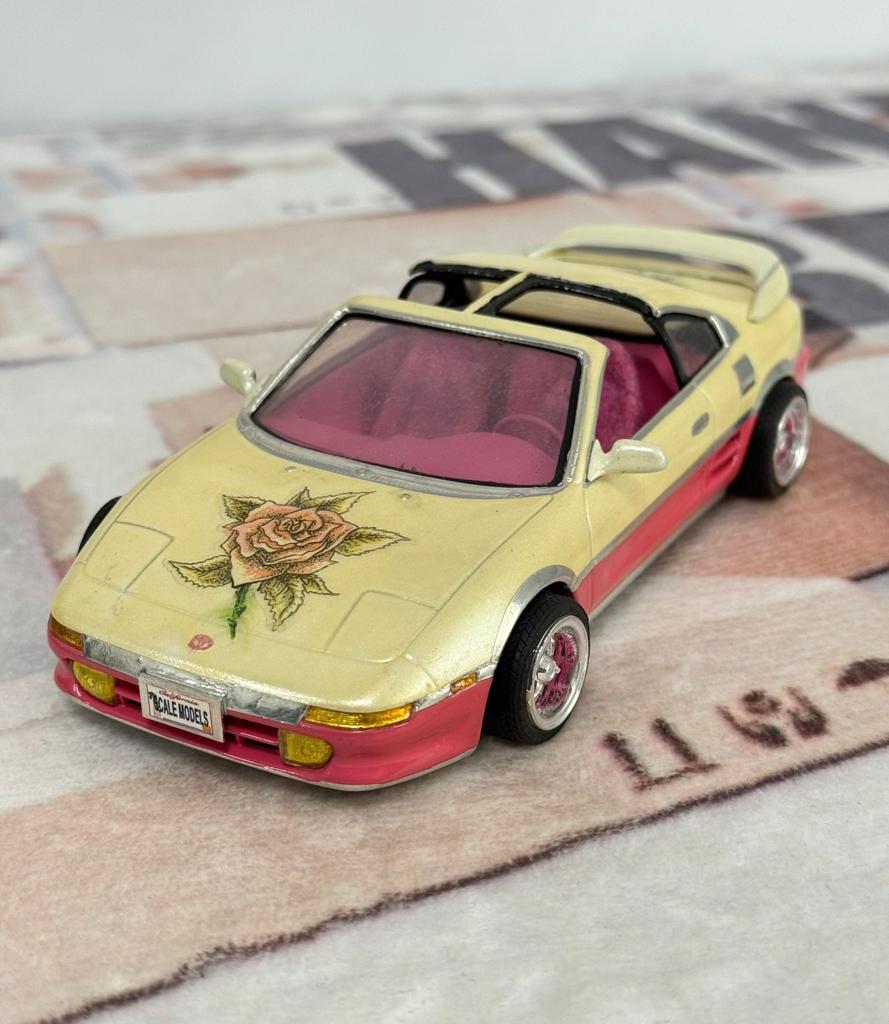 1:24 Toyota MR2 SW20 USA girl power custom white pink 1991, Hobby en Vrije tijd, Modelauto's | 1:24, Zo goed als nieuw, Auto, Ophalen of Verzenden