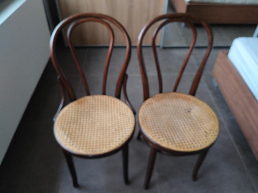 Thonet stoelen, Enlèvement