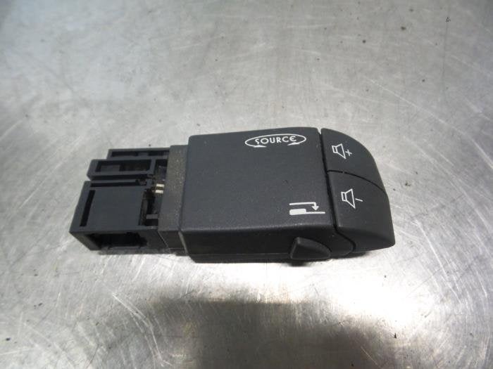 Radiobediening Stuur van een Renault Trafic (Trafic 01-), Gebruikt, -, Renault, -