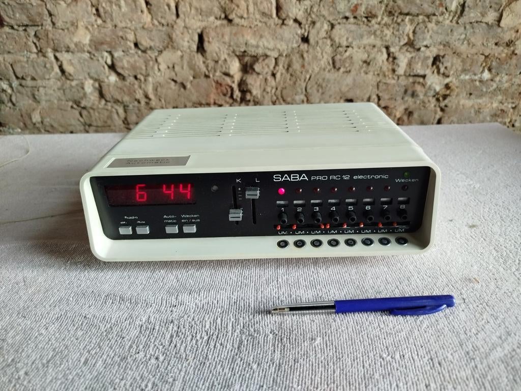 Vintage wekkerradio merk Saba, Elektronische apparatuur, Ophalen of Verzenden