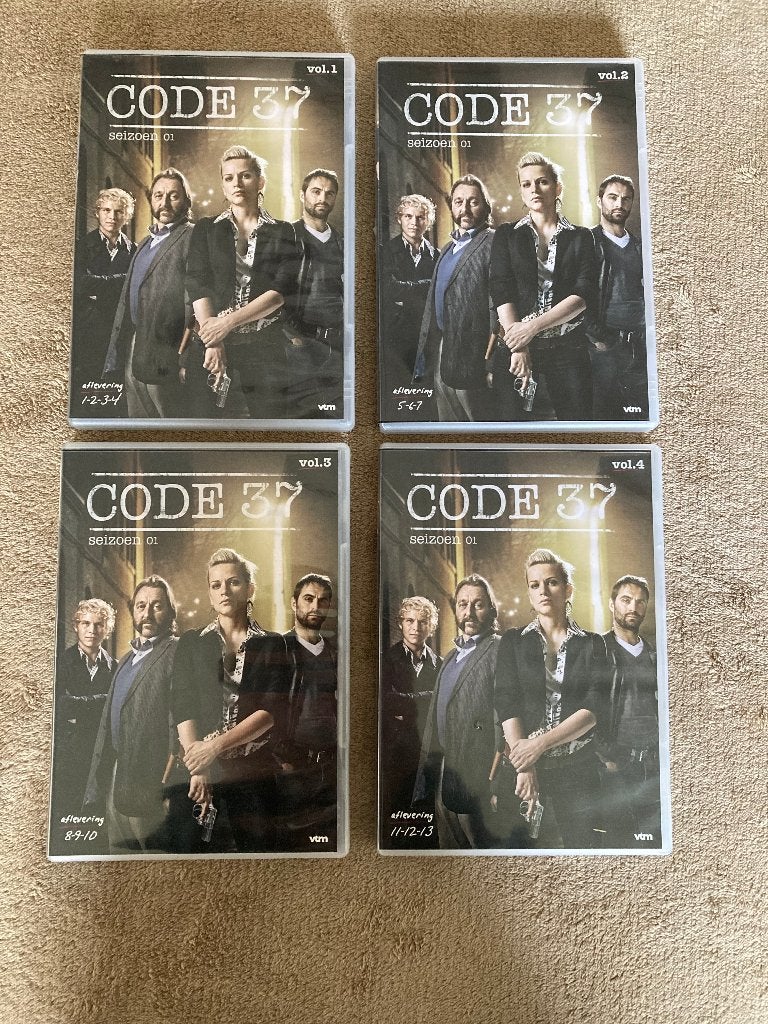 DVD Serie Code 37 seizoen 1 (4 DVD's = 13 afleveringen), Cd's en Dvd's, Dvd's | Tv en Series, Vanaf 16 jaar, Seizoen 1, Drama