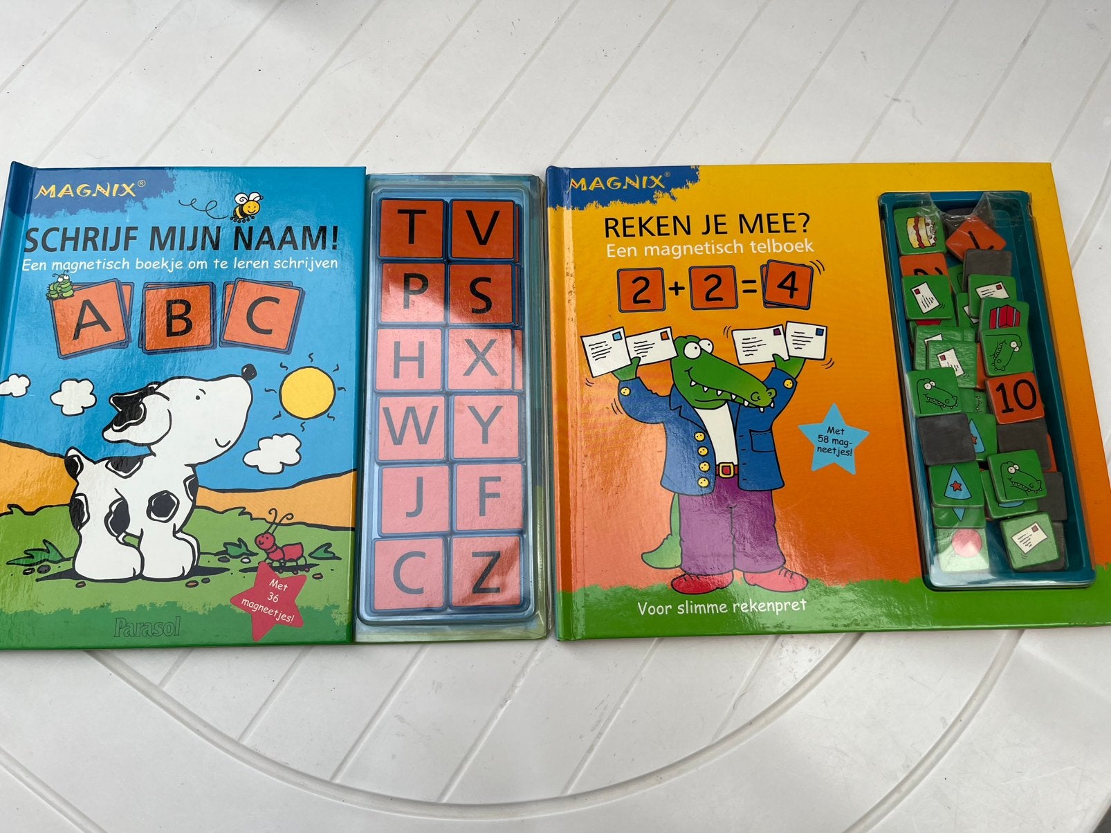 2 magneetboekjes , 3 euro per stuk, Ophalen of Verzenden, Zo goed als nieuw