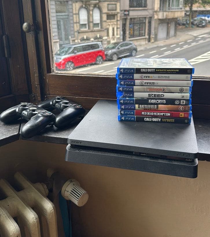 PlayStation 4 + Games + 2 Controllers, Ophalen, Zo goed als nieuw