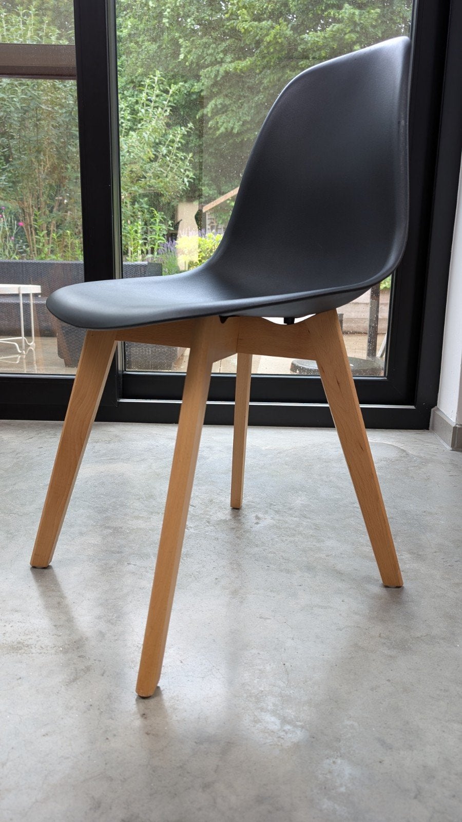4 Zwarte stoelen, Ophalen