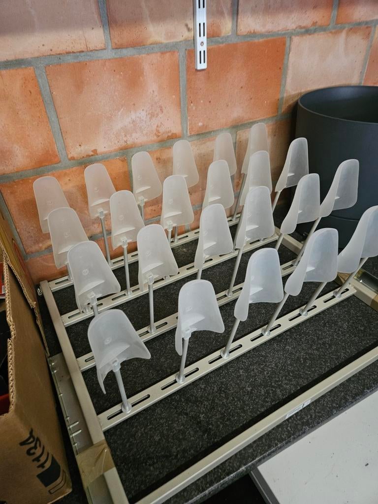 Schoenenrek Pax ikea, Enlèvement