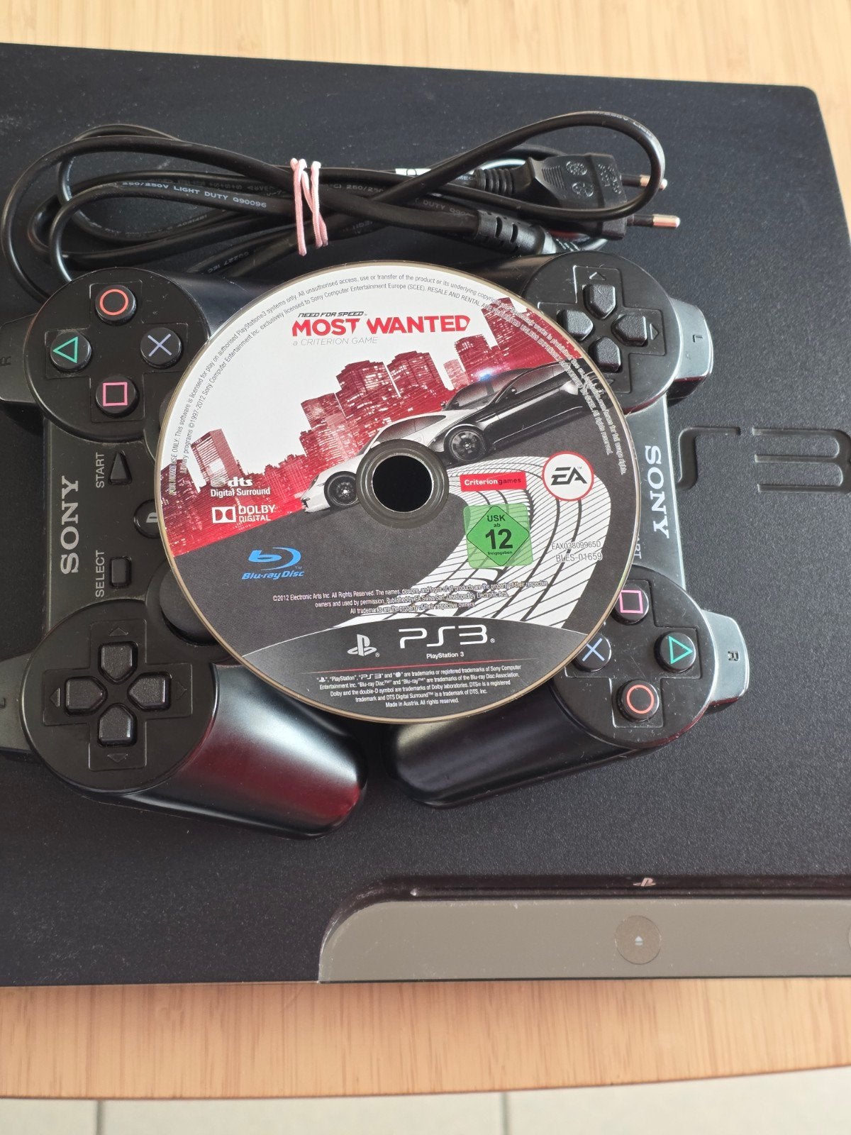 Ps3 met 2 controllers en spelletje need 4 speed most wanted, Games en Spelcomputers, Games | Sony PlayStation 3, Ophalen