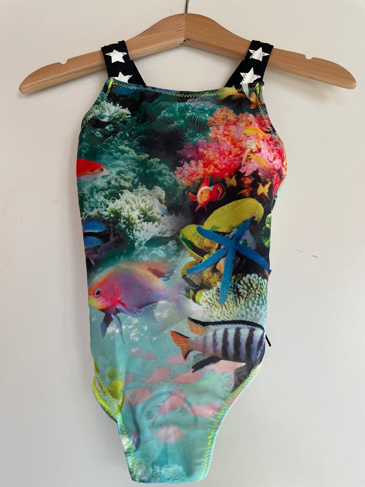 Schitterend NIEUW Molo zwempak maat 74/80, Kinderen en Baby's, Kinderkleding | Kinder-zwemkleding, Ophalen, Nieuw, Meisje