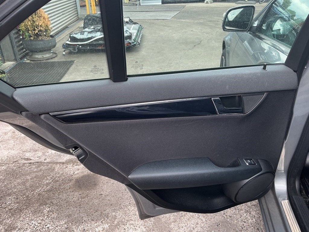 PANNEAU DE PORTE ARRIÈRE GAUCHE C (W204) (|A2047300062|), Autos : Pièces & Accessoires, Mercedes-Benz, Utilisé, Dialog.mb@mercedes-benz.com