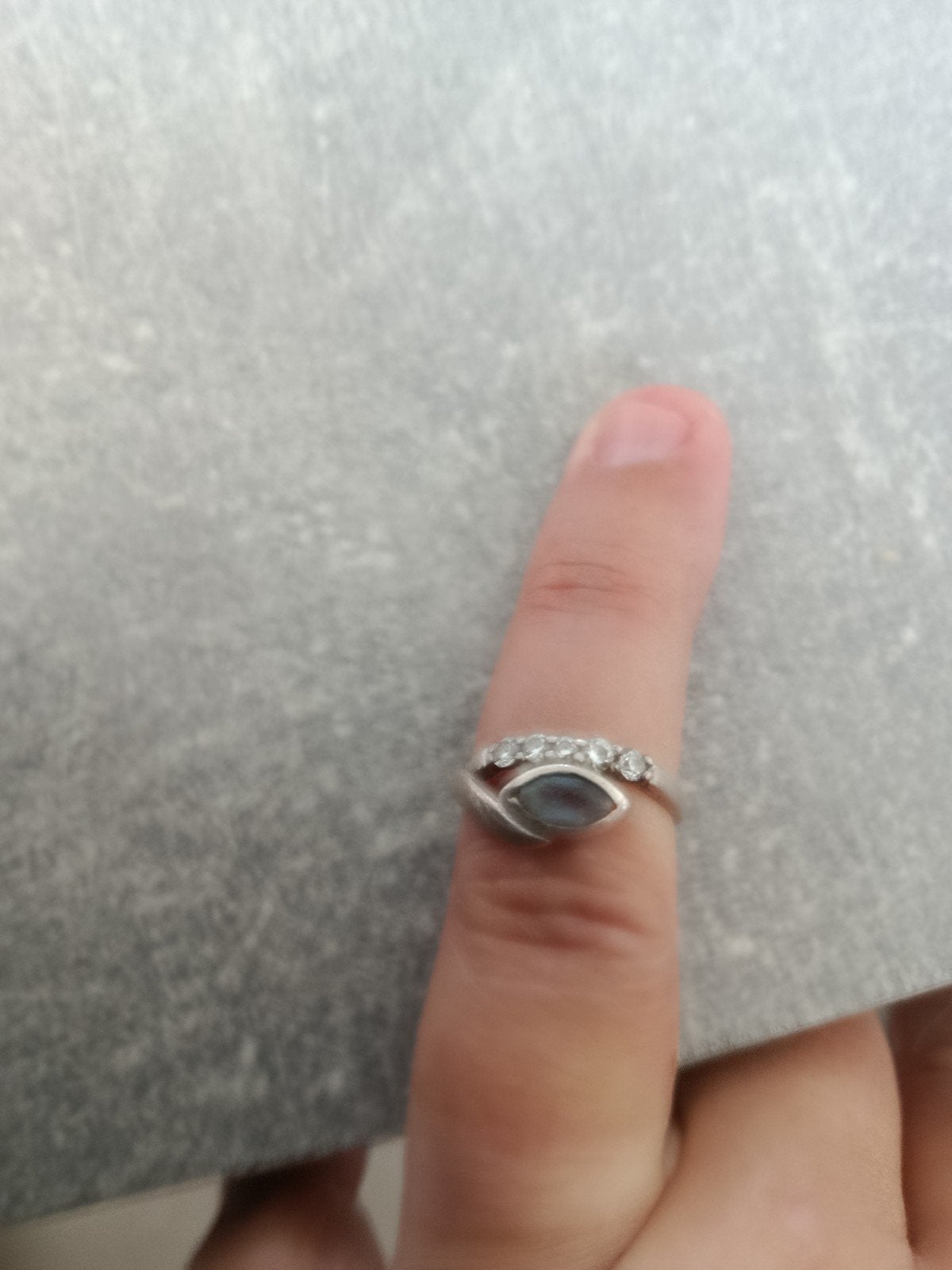 boujour de deux argent
À vendre 2 bagues une avec un œil et, Enlèvement ou Envoi, Argent, Argent