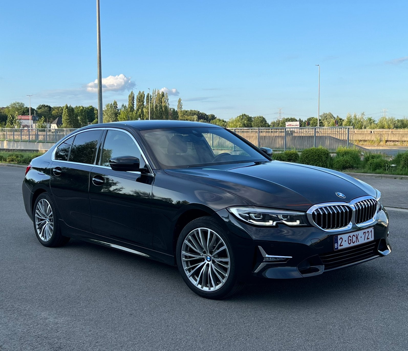 BMW 320i Luxury Line, Automaat, Achterwielaandrijving, 4 cilinders, Zwart