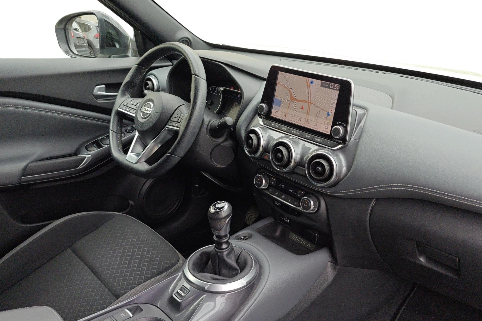 Nissan Juke 1.0 DIG-T 114 Enigma - incl 2 jaar KARE, Auto's, Voorwielaandrijving, Zwart, 1257 kg, Wit