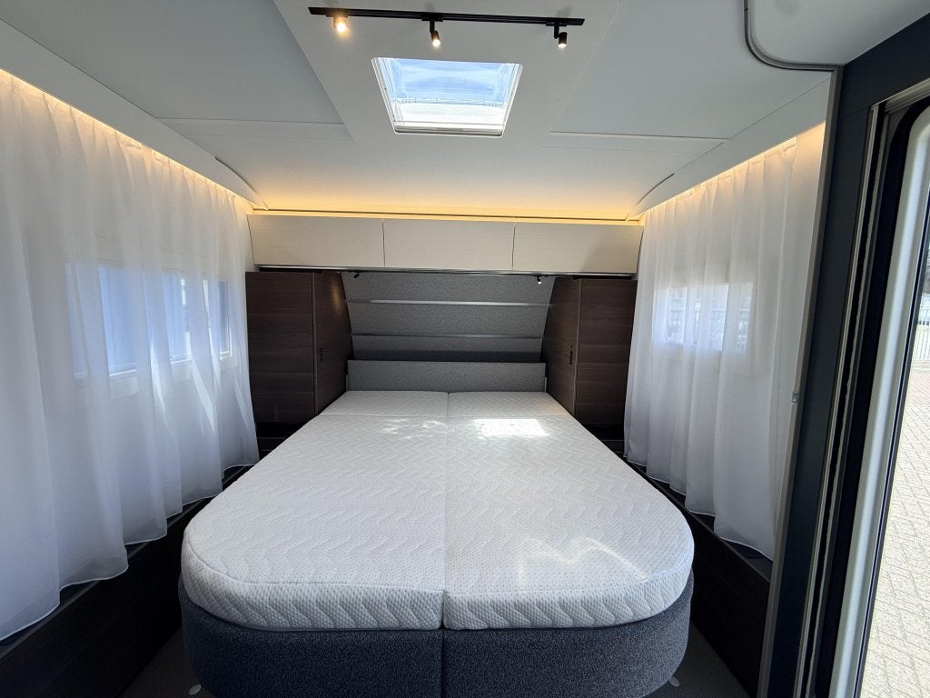 Adria Alpina 663 PT, Caravans en Kamperen, Caravans, Overige typen, 7 tot 8 meter, Bedrijf, Adria