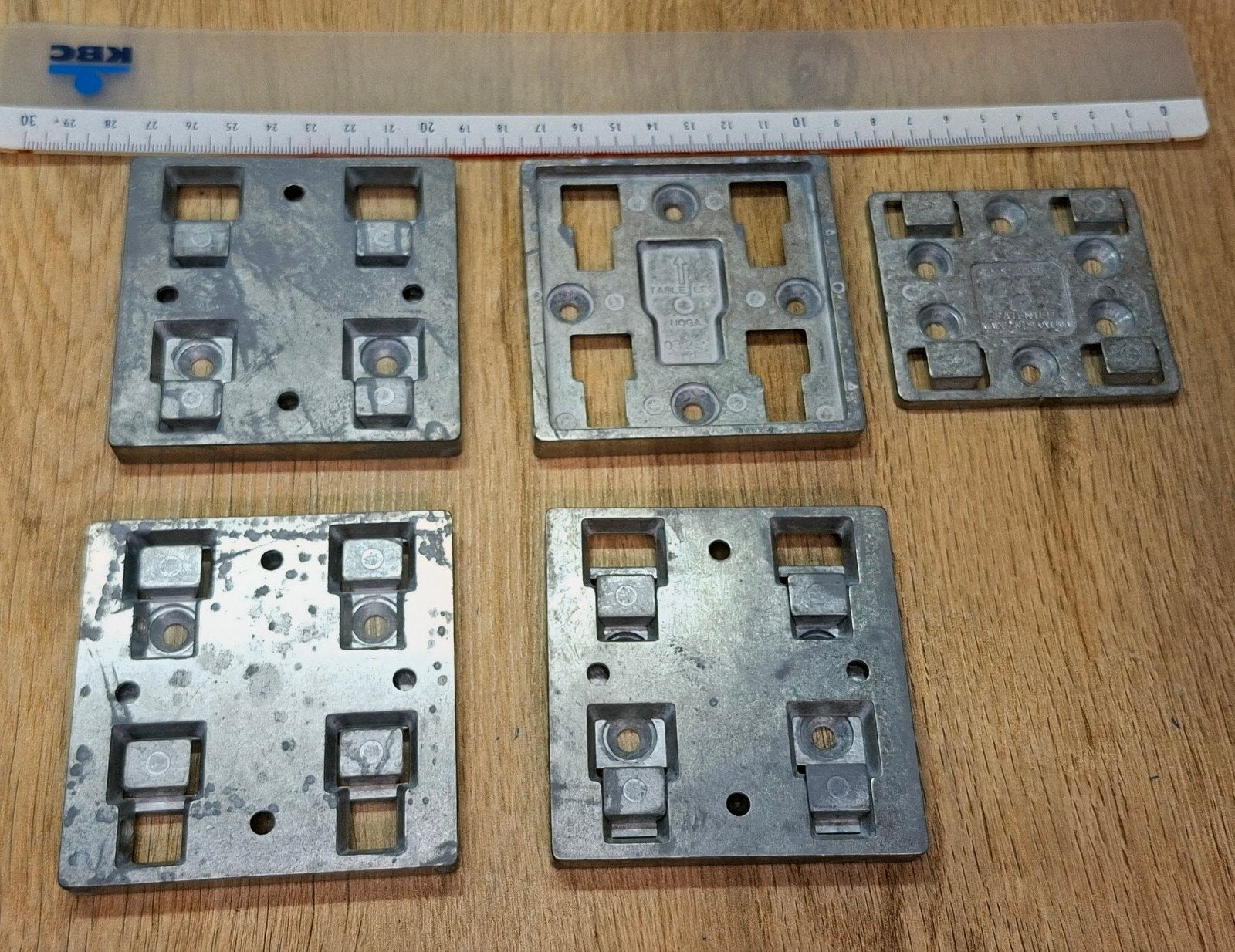 Plaques de montage, pieds de table, 4ème set, Enlèvement ou Envoi