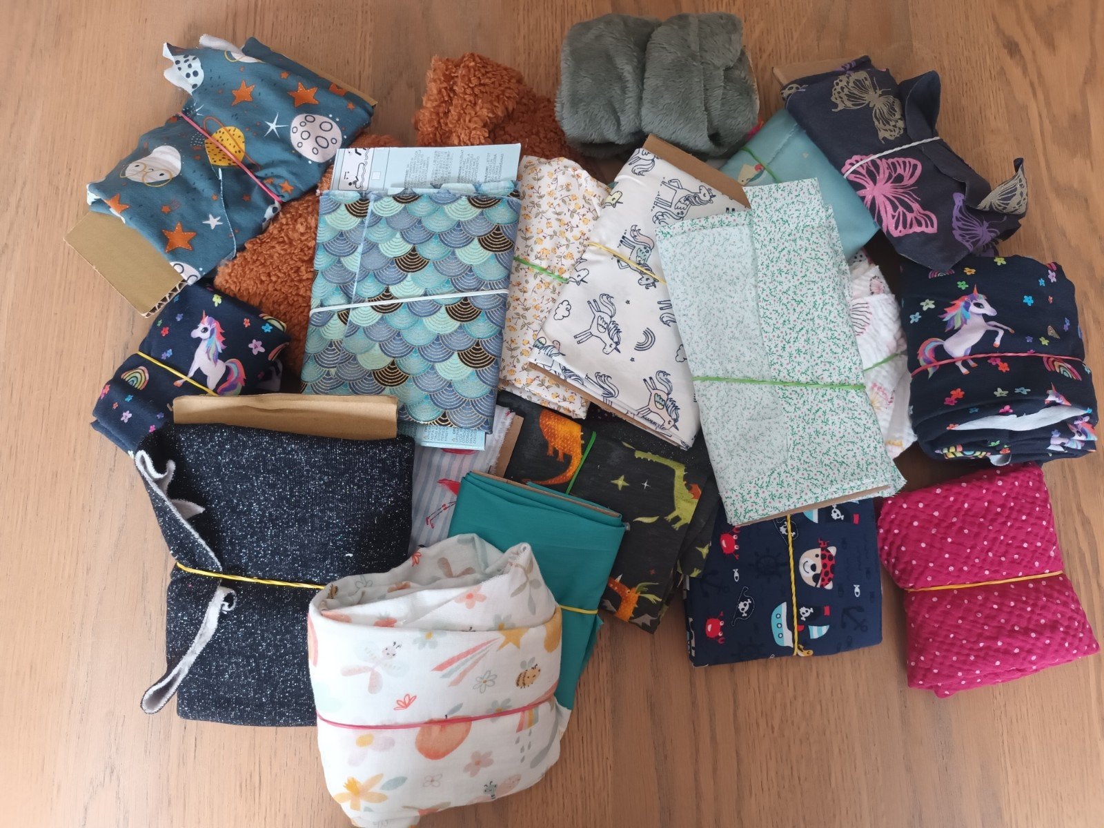 gros lot de petites chutes de tissus, Hobby & Loisirs créatifs, Enlèvement, Neuf