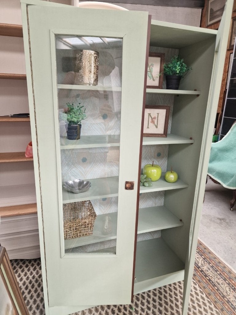 Vintage vitrinekast in saliegroen., Huis en Inrichting, Kasten | Vitrinekasten, Ophalen, Gebruikt, 100 tot 150 cm, Vintage