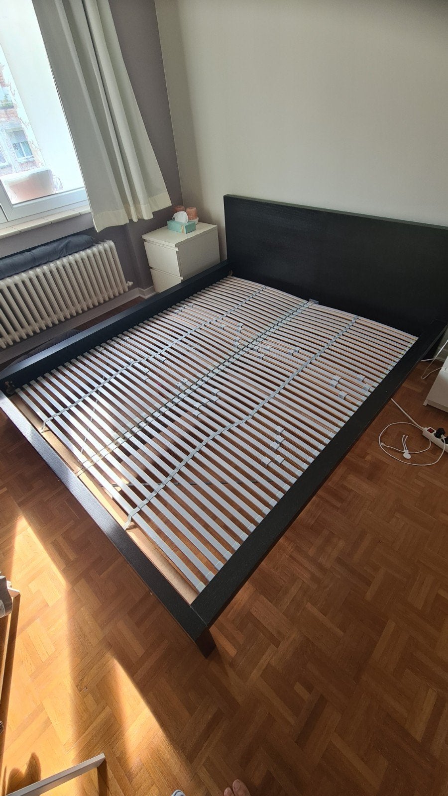 Cadre de lit haut brun noir ikea malm, Maison & Meubles, Brun