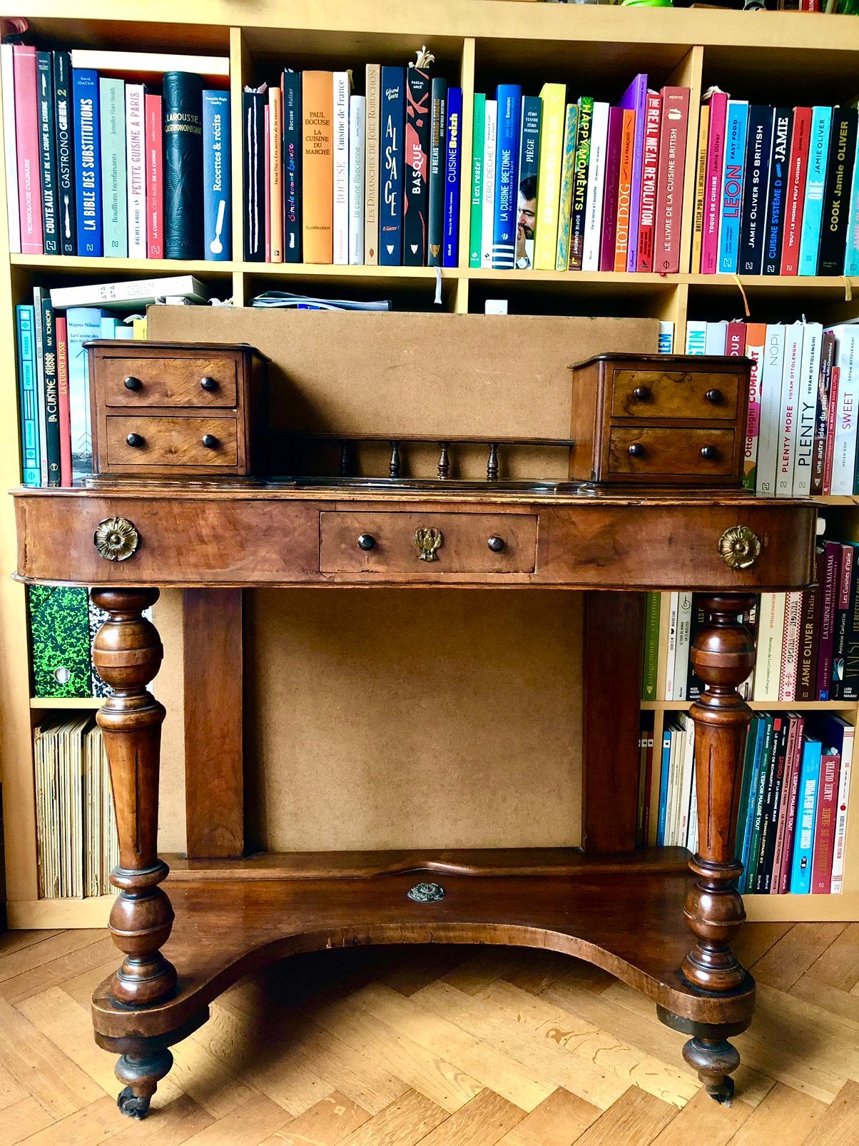 Petit bureau ou coiffeuse, Enlèvement