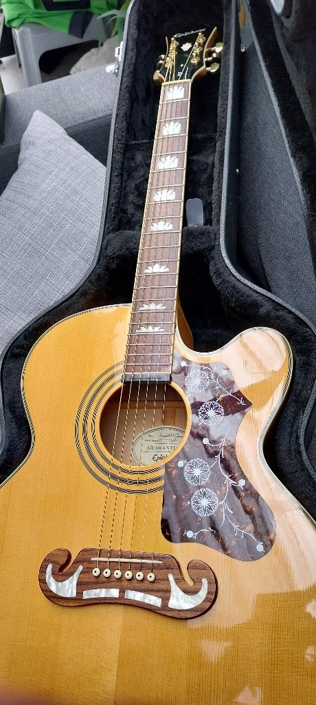 Semi akoestische gitaar epiphone ej 200 ce met koffer, Muziek en Instrumenten, Snaarinstrumenten | Gitaren | Akoestisch, Ophalen