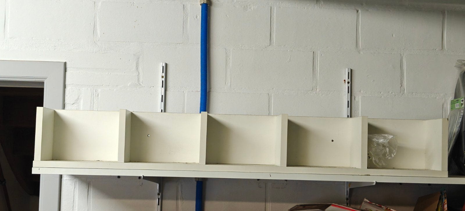 rekje voor boeken en decoratie, Comme neuf, Panneau de particules ou MDF, Blanc, Espace de rangement