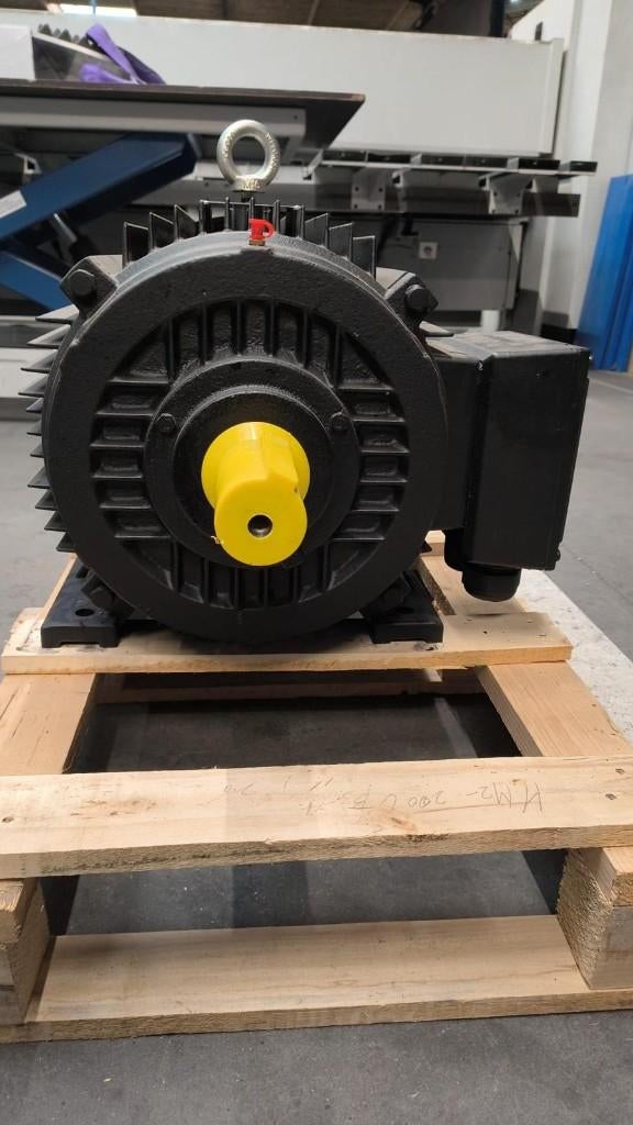 Motor 30 kW - 3000tr/min - NIEUW, Articles professionnels, Machines & Construction | Pièces, Enlèvement