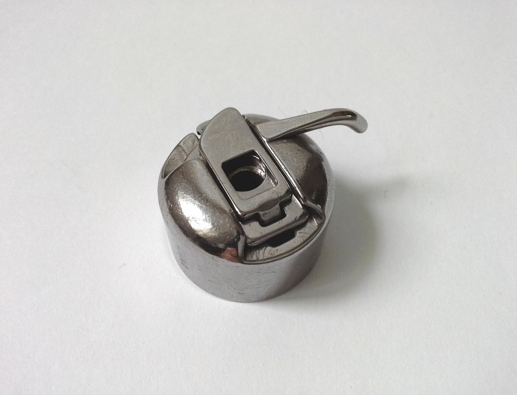 Boîtier à canette en métal pour machine à coudre, Hobby & Loisirs créatifs, Machines à coudre & Accessoires, Utilisé, Accessoires