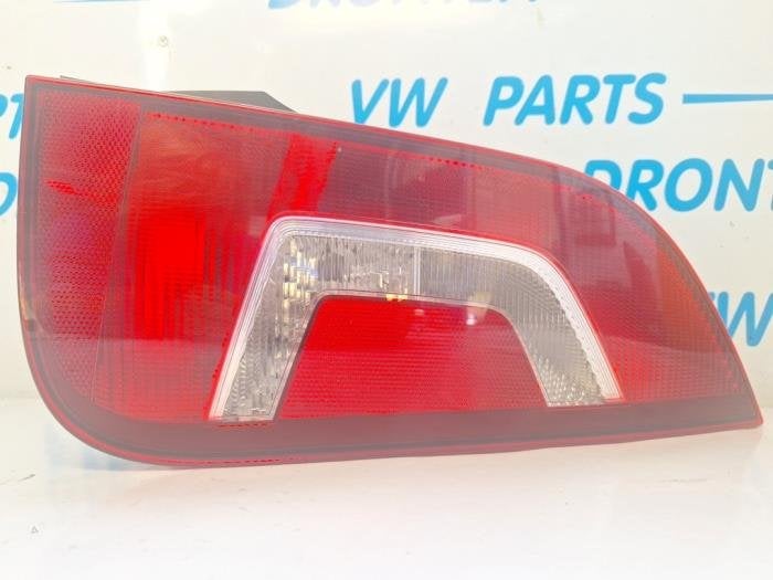 Feu arrière droit d'un Volkswagen UP, Volkswagen, -, 3 mois de garantie, Utilisé