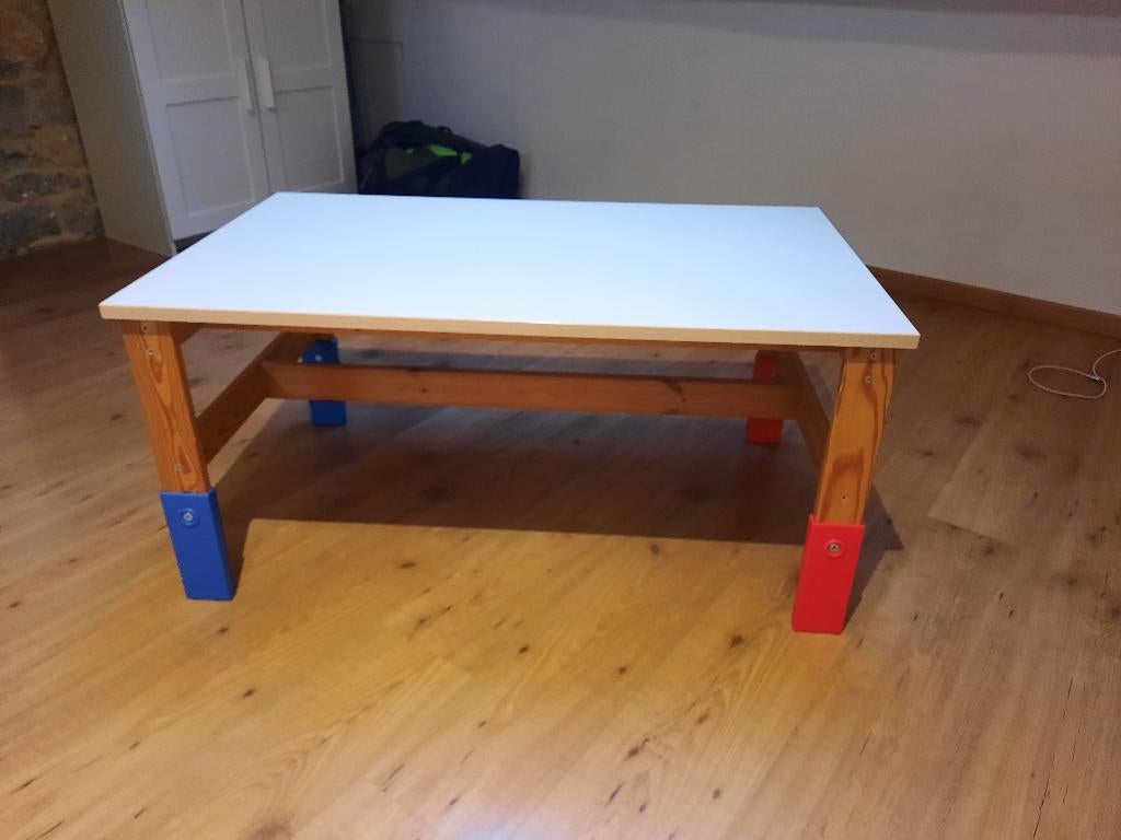 Table ikea enfant, Enfants & Bébés, Chambre d'enfant | Tables & Chaises, Enlèvement, Comme neuf, Table(s)