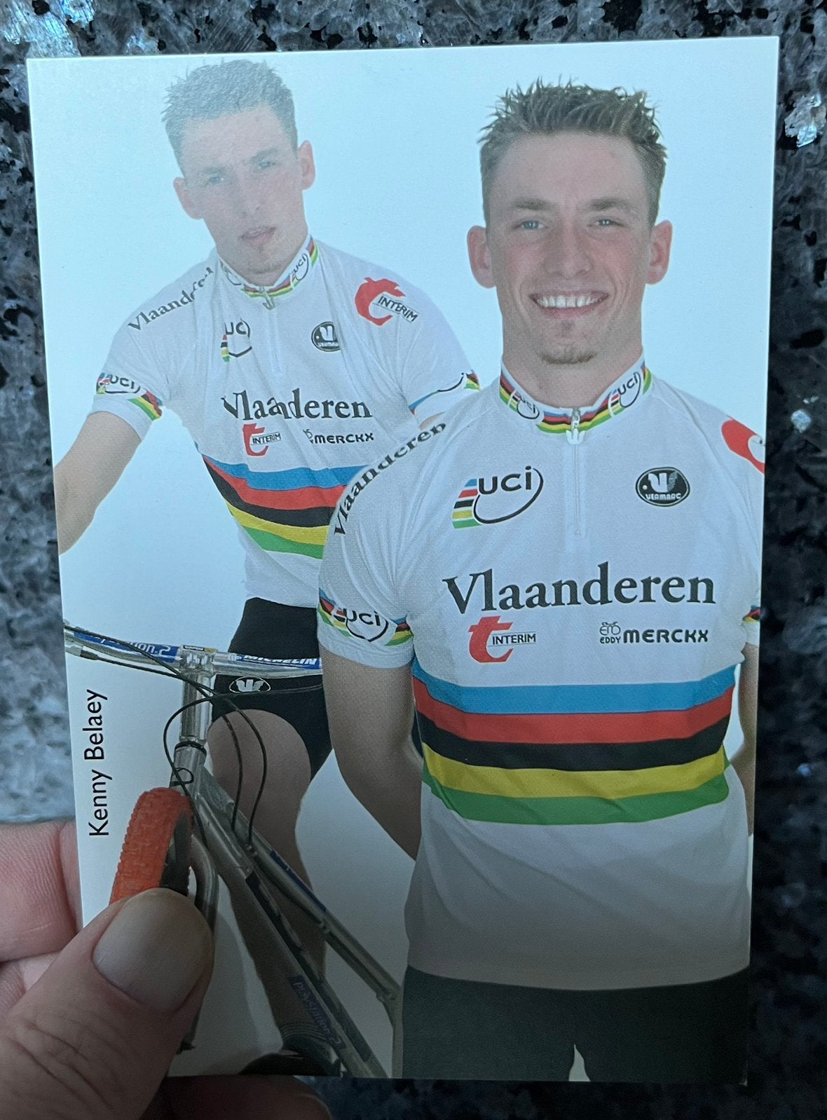 Le cycliste Kenny Belaey, champion du monde, Enlèvement, Comme neuf