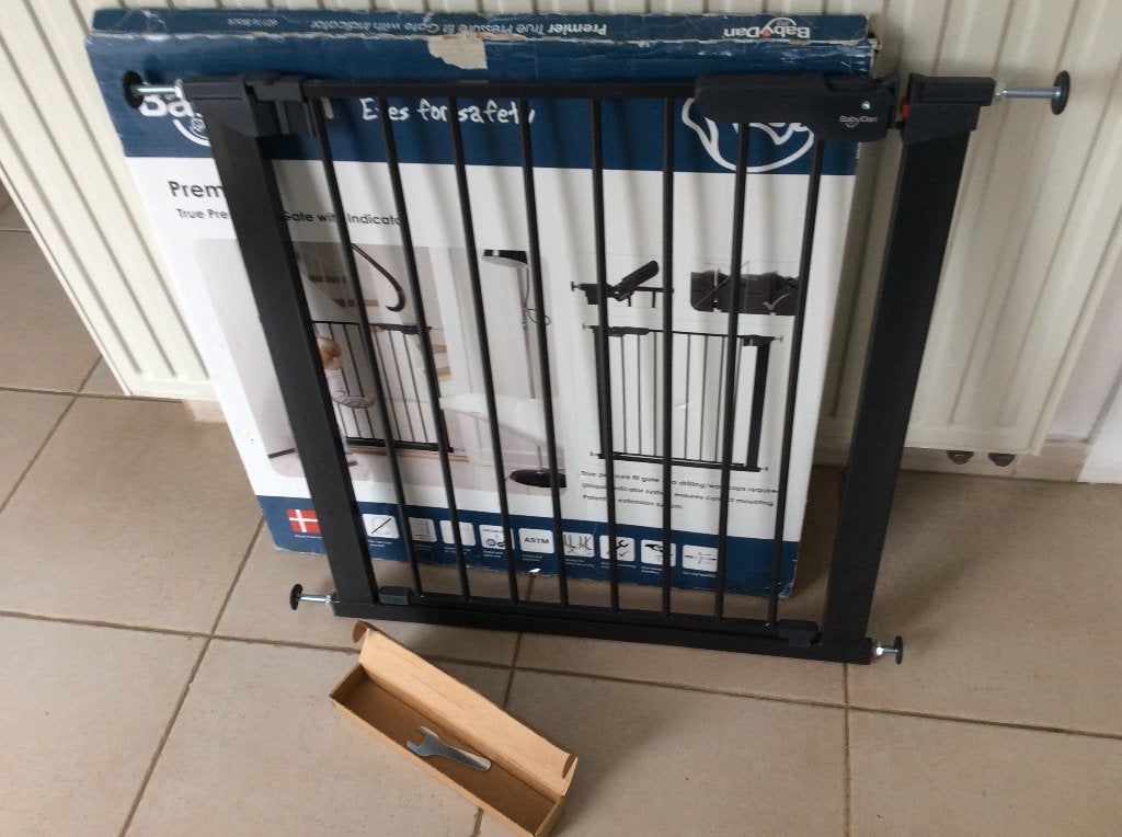Barrière d'escalier BabyDan 73,5 cm à 79,6 cm, Barrière de sécurité, Enlèvement ou Envoi, Comme neuf, Métal ou Fer