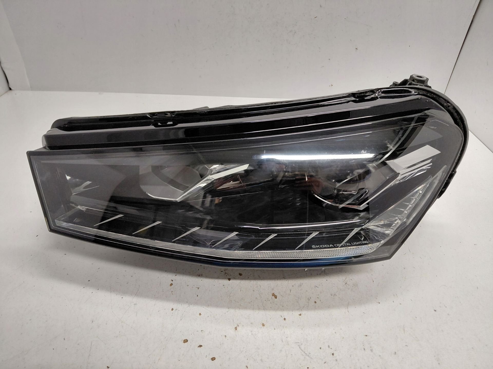 Phare gauche Skoda Fabia IV 6VB.941.015.A, Infoline@skoda-auto.cz, Tr. Vaclava Klementa 869
293 01  Mlada Boleslav, CZ, Utilisé