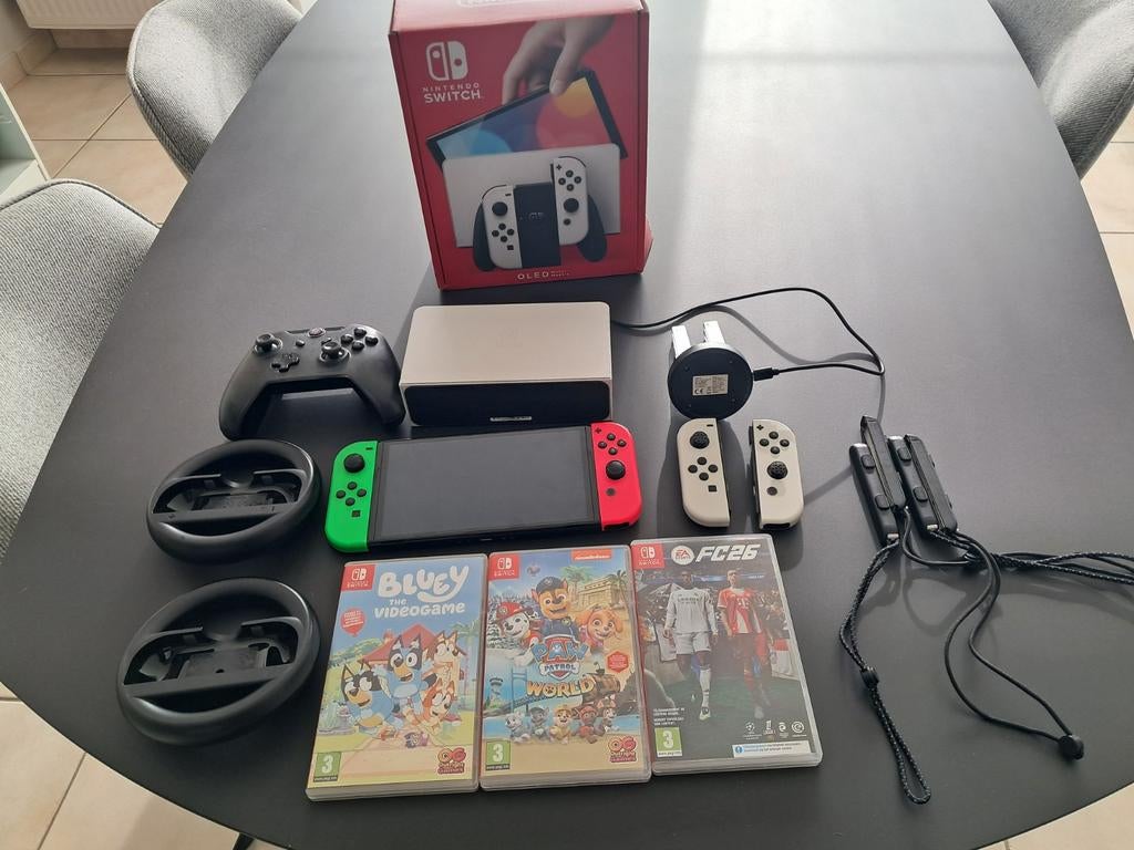 Nintendo Switch OLED avec jeux et accessoires, Consoles de jeu & Jeux vidéo, Consoles de jeu | Nintendo Switch, Enlèvement, Switch OLED