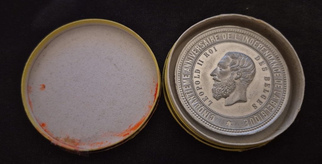 Médaille commémorative de l'Exposition Nationale Bruxelles, Enlèvement