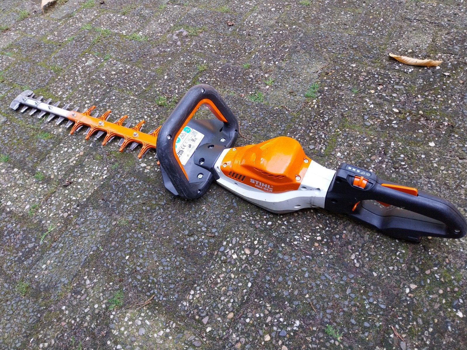 Taille-haie Stihl HSA 94 R, Enlèvement