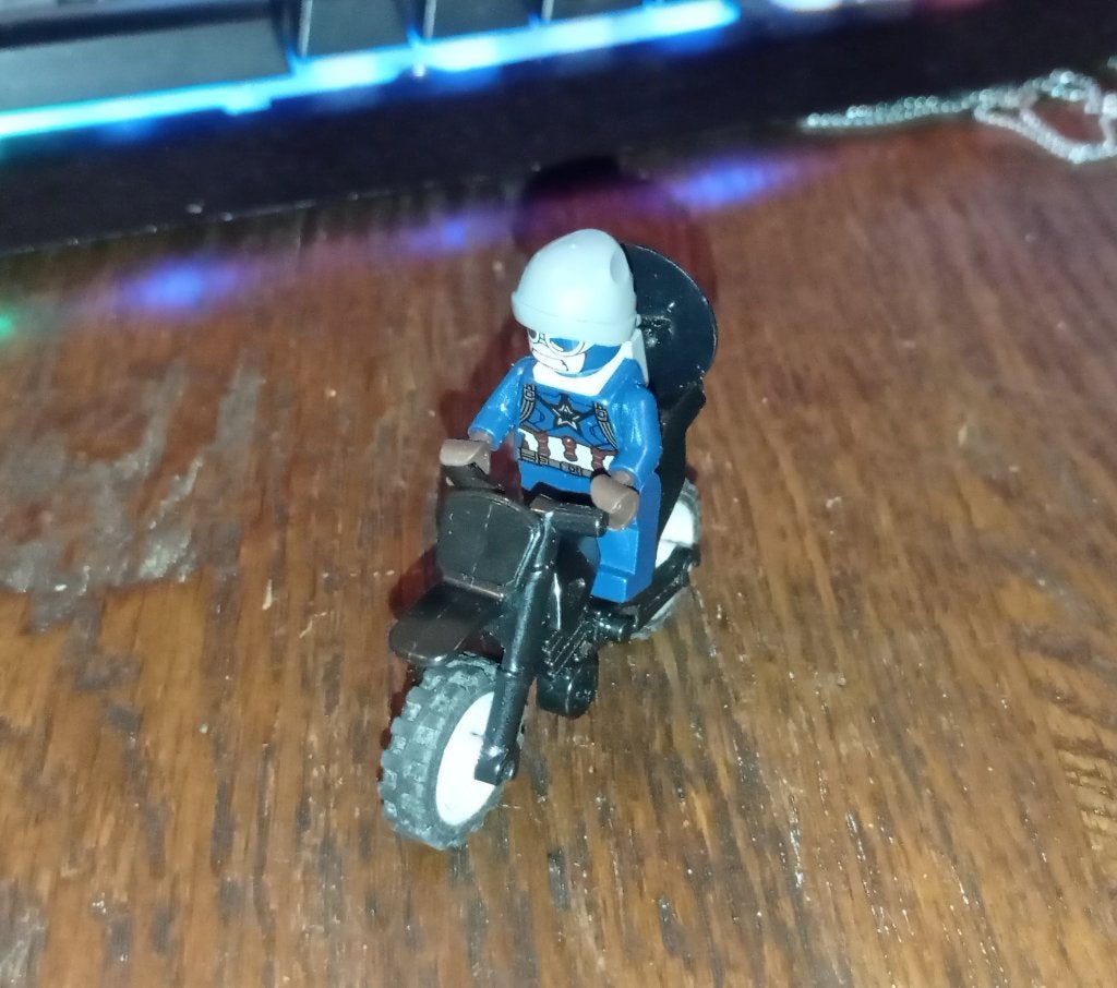 Minifigurine Captain America + moto + bouclier spécial, Enfants & Bébés, Enlèvement ou Envoi, Marvel, Lego, Minifigurines incluses