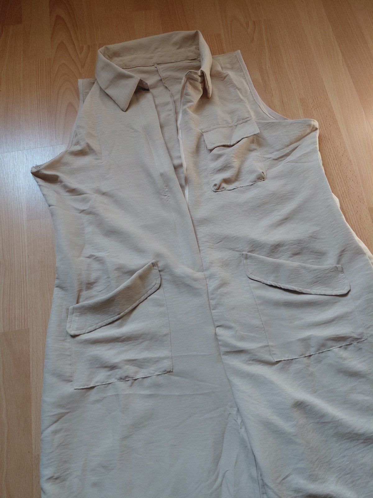 Mouwloze Jumpsuit - nieuwstaat, Kleding | Dames, Jumpsuits, Ophalen of Verzenden, Nieuw, Beige