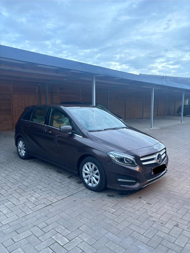 Mercedes b180 - euro 6b - 2015 fase 2 - VOLLEDIGE OPTIE, Auto's, Mercedes-Benz, Beige, Leder, Handgeschakeld, Particulier