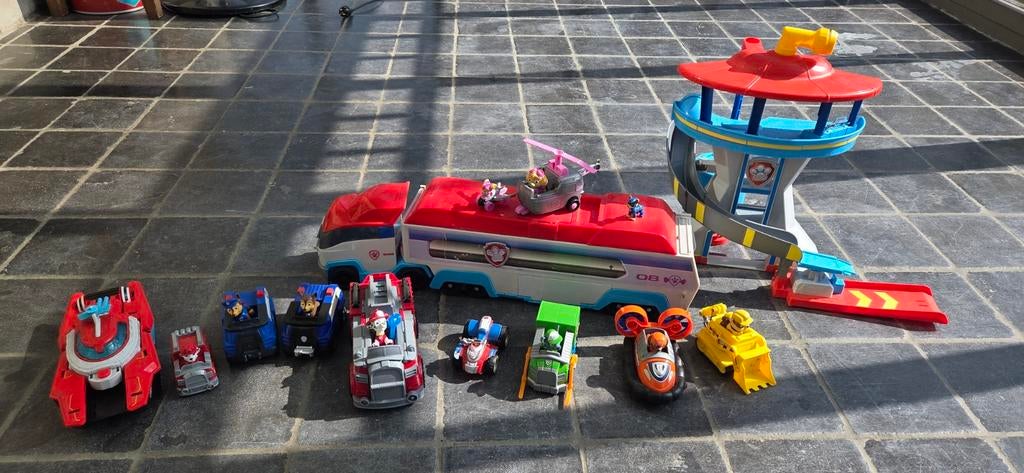 Paw patrol/12 voertuigen + toren + poppetjes., Enlèvement