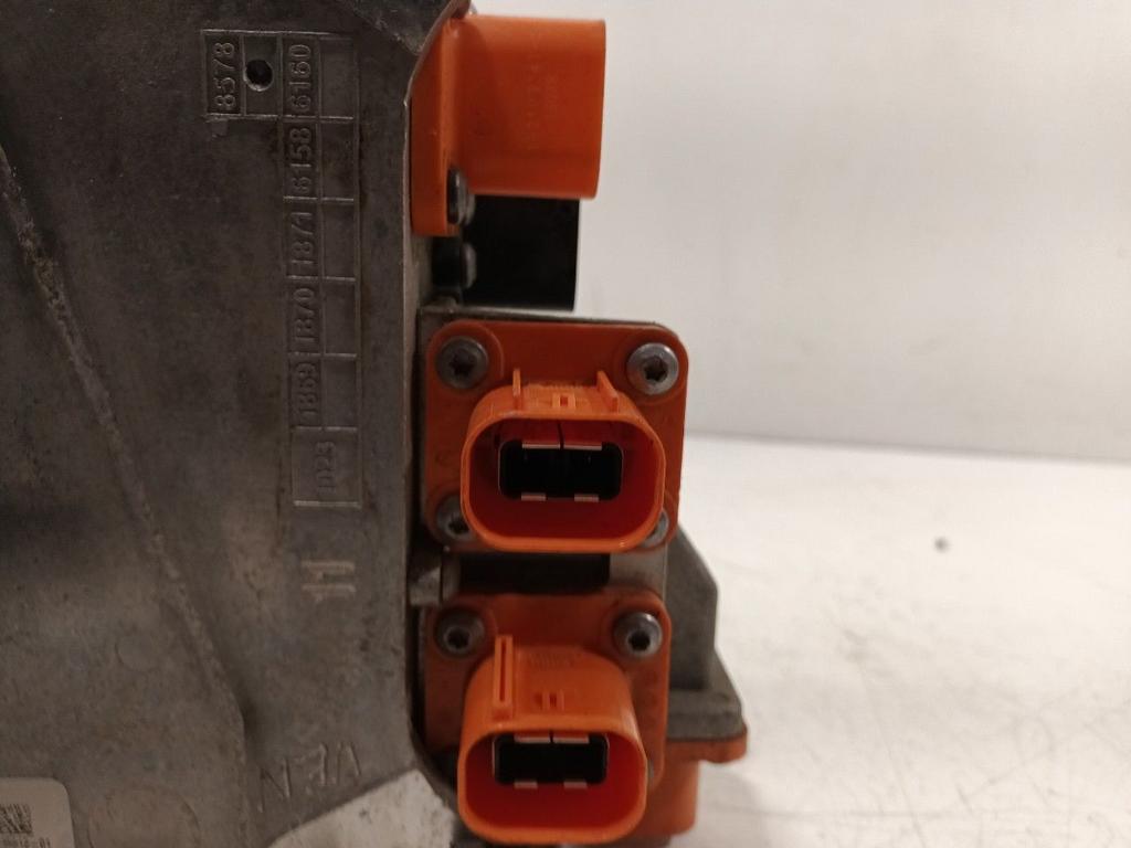 Acculader Volkswagen Golf, Onderdelen@venauto.nl, Van der Ven Autorecycling B.V., Gebruikt, Ettenseweg 76, 4706 PB Roosendaal, The Netherlands